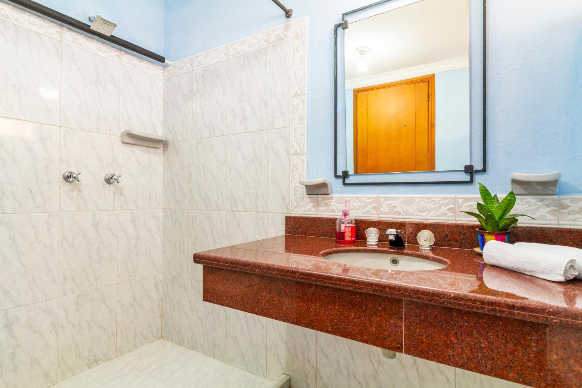 Hostal Cartagonova - Habitaciones Privadas Y Amplias Cerca A Zonas Turisticas Cartagena Екстериор снимка