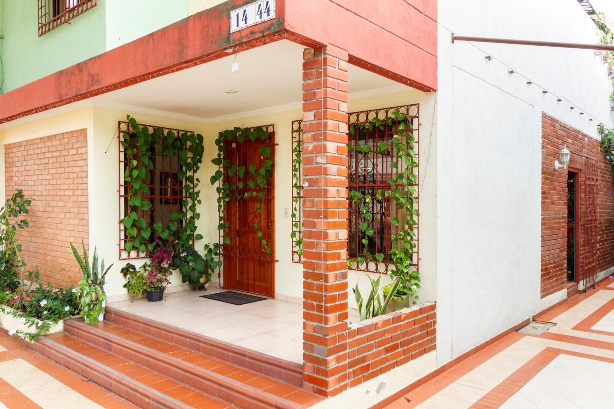 Hostal Cartagonova - Habitaciones Privadas Y Amplias Cerca A Zonas Turisticas Cartagena Екстериор снимка
